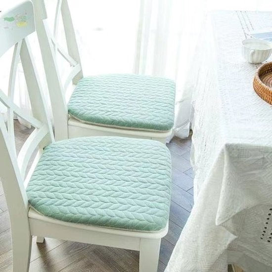 Chair cushions - 2 pieces - Seat cushions - Removable and washable - Cushions with straps - Kitchen chair cushions - 40 x 43 cm - Removable and washable covers - Suitable for garden chairs, dining chairs or office chairs - Green.