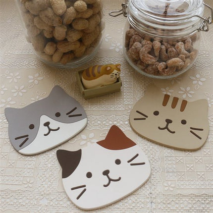 Coasters – Set of 5 – Cute cat design – Made of silicone – Compact, non-slip and heat resistant – Suitable for coffee tables, home use and cafes, also great as a gift for a housewarming or wedding..