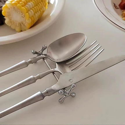 Knife Rests Silver - Set of 6 - Classic Cutlery Rests - Table Decoration for Dinner & Christmas - Metal - 8 x 3cm.