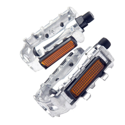 Worgeous 1 Pair of Silver Aluminum Alloy Mountain Bike Pedals with Anti slip Spikes.