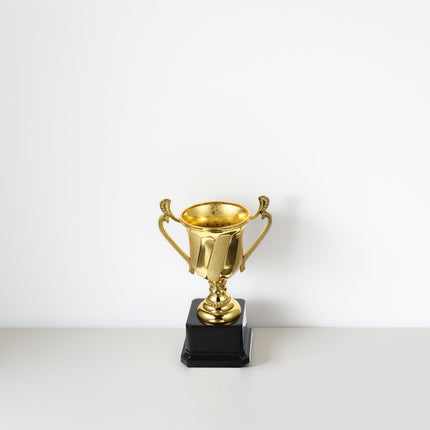 SWETRACE Trophy Golden Plastic 1Pack 6.8x4.7x2.4in.