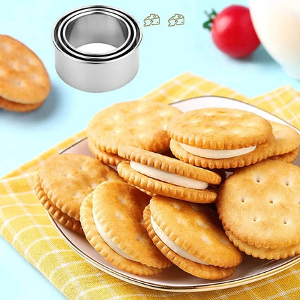 Biscuit Cookie Cutters Set, Stainless Steel Circle Round Cookie Biscuit Cutters in Graduated Sizes Shape Molds for Pastries Doughs Doughnuts, 5 Pieces Multisize Silver.