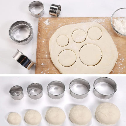 Biscuit Cookie Cutters Set, Stainless Steel Circle Round Cookie Biscuit Cutters in Graduated Sizes Shape Molds for Pastries Doughs Doughnuts, 5 Pieces Multisize Silver.