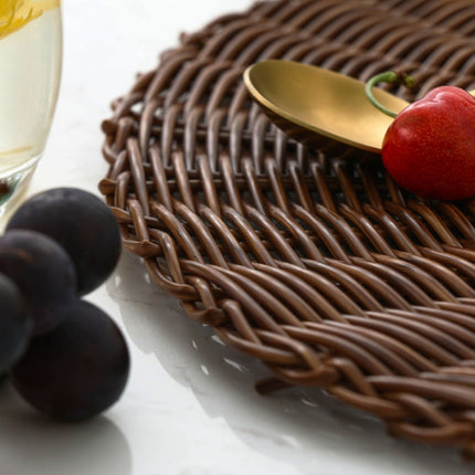14 Inch Round Woven Placemats, Non Slip Heat Resistant Plastic Table Mats,Table Placemat For Household Use,Round Rattan Placemats Braided Cup Coasters For Drink Kitchen Dining Table Decoration Brown.