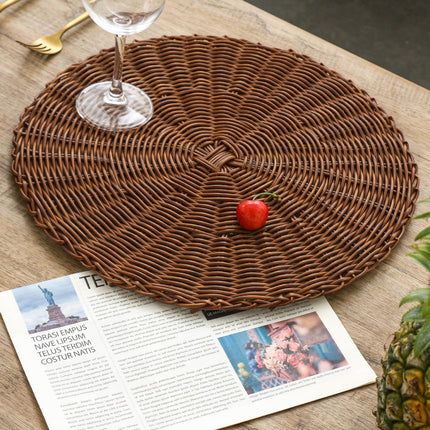 14 Inch Round Woven Placemats, Non Slip Heat Resistant Plastic Table Mats,Table Placemat For Household Use,Round Rattan Placemats Braided Cup Coasters For Drink Kitchen Dining Table Decoration Brown.