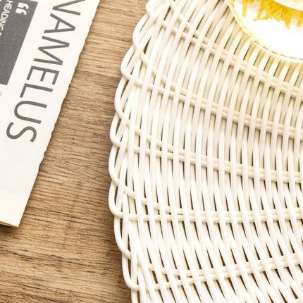 14 Inch Round Woven Placemats, Non Slip Heat Resistant Plastic Table Mats,Table Placemat For Household Use,Round Rattan Placemats Braided Cup Coasters For Drink Kitchen Dining Table Decoration Brown.
