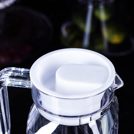 1Pcs Plastic Water Pitcher With Lid,Spout And Handle Plastic Juice Pitcher,Drink Pitcher With Lid,Tea Beverages for Fridge Water Carafe Jug for Lemonade Milk Cold Drink Home Daily Party,White Z_Clear.