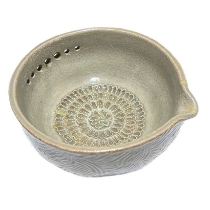2-in-1 Stoneware Kitchen Grater Plate Tools, Handmade Garlic Grater & Herb Bowl, Efficient Stoneware Herb Stripping Tool,5 Hole Sizes,with Drainage Port, Handmade Garlic Shredder Bowl.