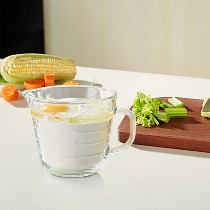 Transparent Glass Measuring Cup for Baking,Microwave-Safe with Handle and Graduated Marks,High Borosilicate Material and Heat-Resistant,Ideal for Kitchen,Mixing,or Cooking..