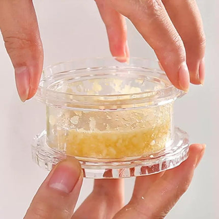 Garlic Press - Garlic Cutter - Garlic Grater - Ginger Mill - Herb Grinder - Garlic Crusher - Kitchen Gadget - Manual Press - Twist System - Kitchen Aid - Chopper - Dishwasher Safe - Transparent - 1 Piece.