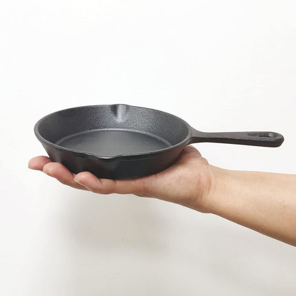 Cast Iron Frying Pan - Mini Skillet - Ø 16 cm - Egg Pan - Tapas Pan - BBQ - Camping - Serving Pan - Blini Pan - Pancake Pan - Saucepan - Melting Pan - Outdoor Cooking - Robust - Frying Pan - Kitchen Aid - Black - Cast Iron - 1 Piece.