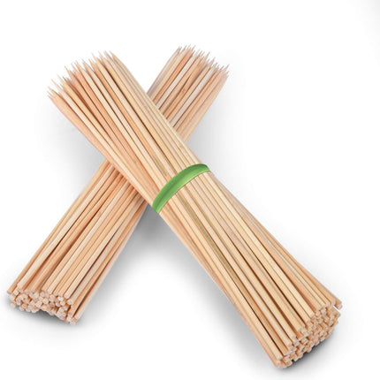 Satay skewers - Bamboo skewers - BBQ skewers - Barbecue - Grill skewers - Marshmallow sticks - Shaslick - Yakitori - Kebab - Fruit skewers - Kitchen utensils - Wooden skewers - Bamboo sticks - Picks - Party supplies - 30 cm - 3 mm - Natural - 200 pieces.