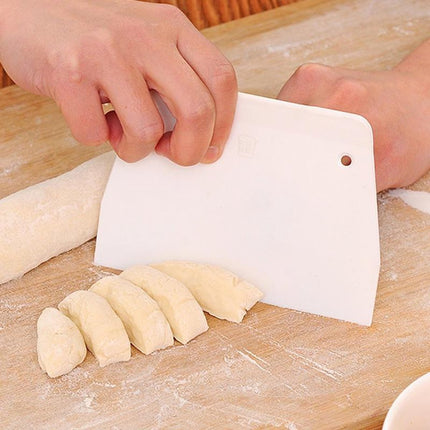 Dough scraper - Dough cutter - For pies and cakes - White - Plastic.