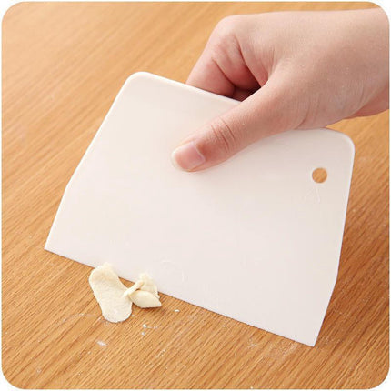 Dough scraper - Dough cutter - For pies and cakes - White - Plastic.