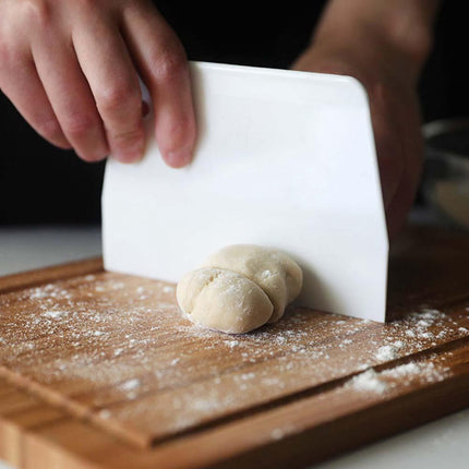 Dough scraper - Dough cutter - For pies and cakes - White - Plastic.