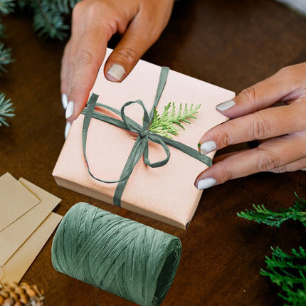 Darzheoy Raffia Ribbon, Christmas Gift Wrapping Raffia Paper String Ribbon Packing Paper Twine for Craft DIY Supply Christmas, 328ft Green.