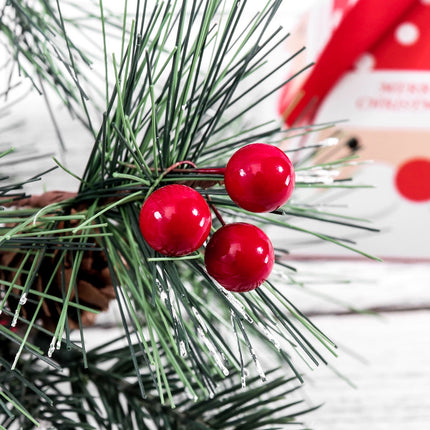 HOOWIFFY 100 Pcs Christmas Artificial Red Berries for Holiday Home Decoration, Realistic Faux Berry Garland Accents.