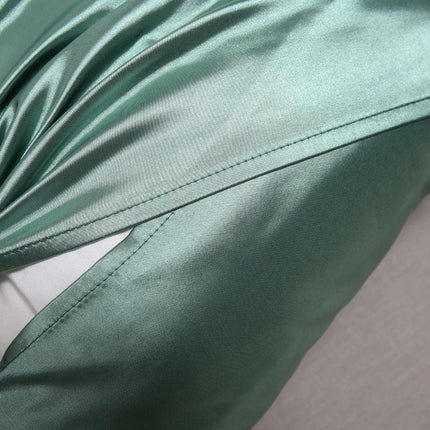 A pair of solid-color silk-like pillowcase pillowcase and envelope pillow (green).