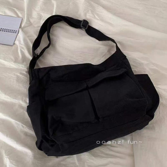 Black Single Shoulder Bag - Stylish Crossbody Bag for Daily Use.