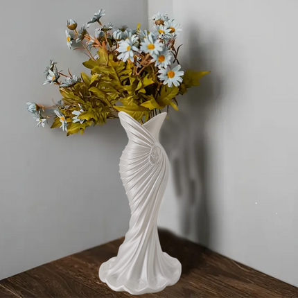 This elegant dress vase combines high-fashion elegance with minimalist home décor. Whether you insert real flowers into the glass tube or display artificial flowers without the tube, it is exceptionally beautiful..