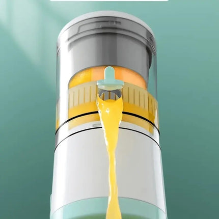 New portable USB juicer, powered by a rechargeable lithium battery, extracts juice from oranges, lemons, watermelons, grapes, and other juicy fruits with the press of a button, efficiently separating pulp residue—a versatile kitchen and travel helper..