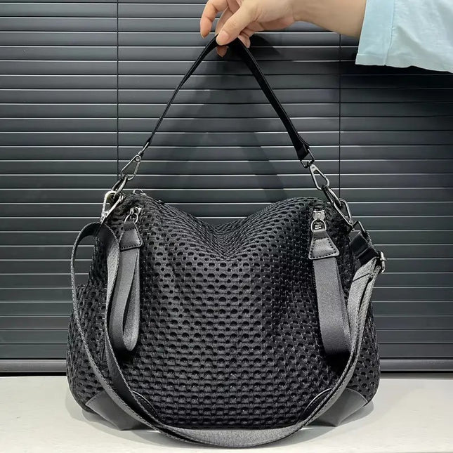 Women's fashionable mesh-paneled crossbody bag, large-capacity lightweight mesh travel vacation sports bag..