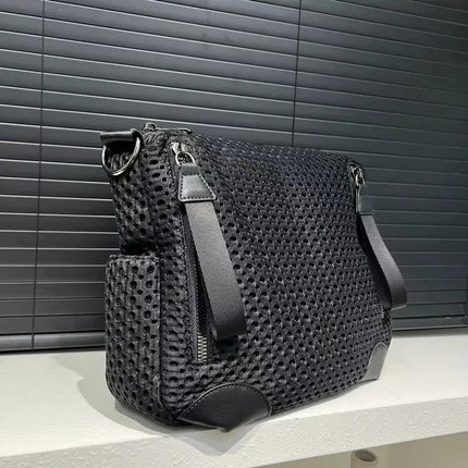 Women's fashionable mesh-paneled crossbody bag, large-capacity lightweight mesh travel vacation sports bag..