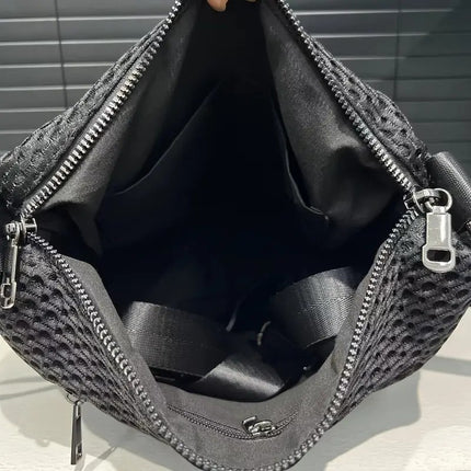 Women's fashionable mesh-paneled crossbody bag, large-capacity lightweight mesh travel vacation sports bag..