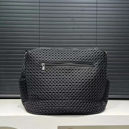 Women's fashionable mesh-paneled crossbody bag, large-capacity lightweight mesh travel vacation sports bag..