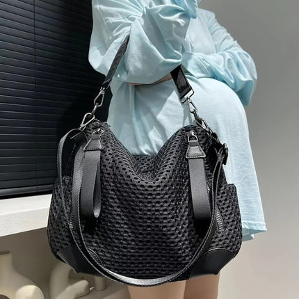 Women's fashionable mesh-paneled crossbody bag, large-capacity lightweight mesh travel vacation sports bag..