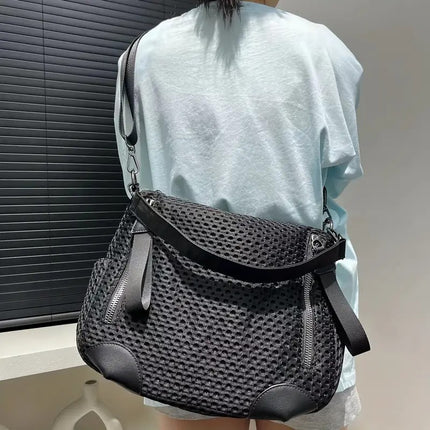 Women's fashionable mesh-paneled crossbody bag, large-capacity lightweight mesh travel vacation sports bag..