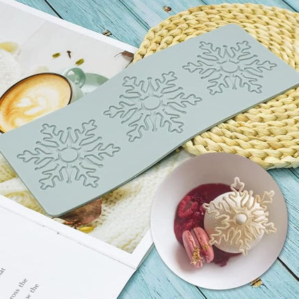 Baking Molds (3-Piece Set) - Silicone Baking Molds - Three Different Shapes - Maple Leaf, Clover, and Snowflake Patterns - Suitable for baking chocolate, candy, and cupcakes, this is a handy tool for creating fun homemade desserts.