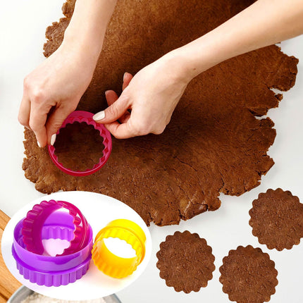 Cookie Biscuit Cutter Set, Two Side Cookie Cutters Plastic Set Multi-size Cake Fruit Vegetable Shapes Cutter Random color (Round Shaped, 6 Pack).