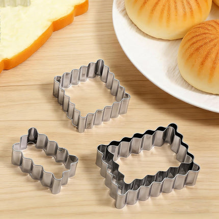 6 Pcs Scalloped Cookie Cutter Set, Square Cookie Cutter, Wavy Rectangle Cookies Cutters Set Scalloped Cutters Reusable Cookies Mold with Jagged Edge Design for a Special Event Holiday Everyday Treat.