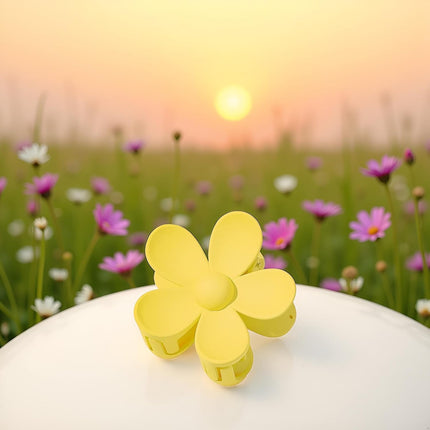 Yellow Hair Claw Clips Flower Shaped Plastic Jaw Anti-scratch Smell-less Useful Hold Tightly Light Hair Accessories Hair Clips.