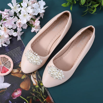2Pcs Pearl Flower Shoe Clips for Women Dress Shoes, 1.57 x 2.76" White Bridal Wedding Floral Shoes Clips Charms with Crystal Beads Detachable Flower Shoe Buckle Clip for Heels DIY Embellishment.