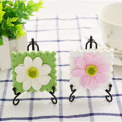3.5 Inch Black Mini Iron Stand Cookie Holder Display Stand Place Card Holder Display Easels at Weddings, Birthday Party (4 pack).