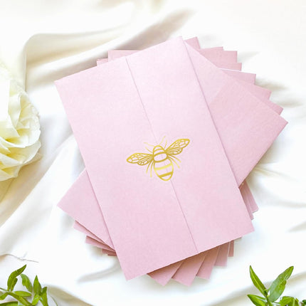 480Pcs Bee Stickers - Gold Foil Envelope Seal Label Sticker Queen Bee Decals Stickers Self Adhesive Clear Bee Spring Summer Stickers for Gift Card Craft Baby Shower Birthday Party Favors.
