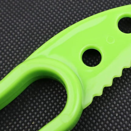 3-in-1 Avocado Tool - Safe Cutter, Pitter and Spoon in One - Green - Set of 1.