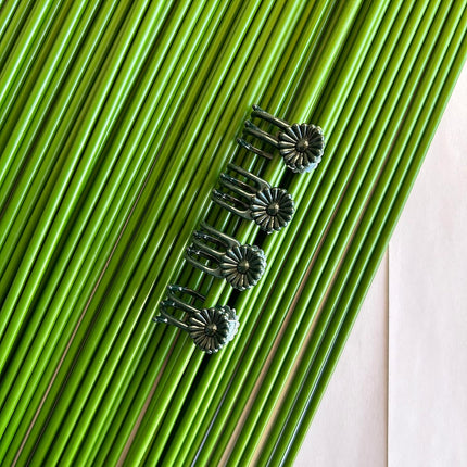 40 Reusable Plant Support Clips - Garden Tool for Supporting and Guiding Plants and Flowers.