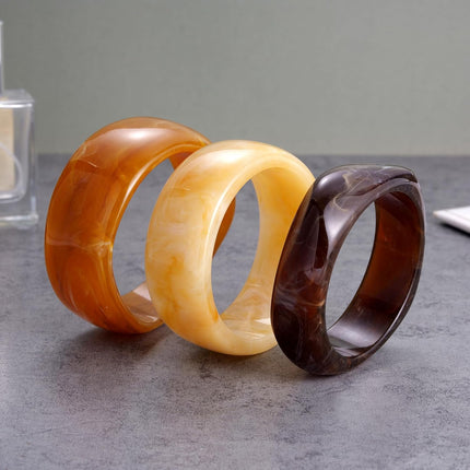 Kvekstio Chunky Resin Bangle Set for Women – 3 Pack Irregular Wide Acrylic Marble Bracelets, Bold Statement Jewelry for Boho Retro Style, Minimalist Stackable Brown Accessories for Mom Wife Daughter.