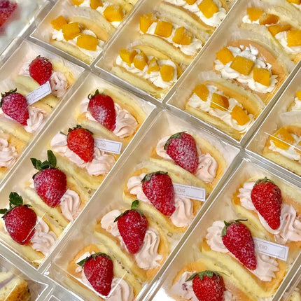 Charcuterie Boxes with Clear Lids, 50 Pack White Bakery Boxes, Cookie Boxes, Small Treat Boxes for Pastry, Sandwich, Cupcakes, Strawberries, Dessert To Go Containers.