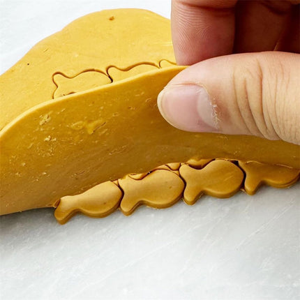 Gold Fish Cracker Cutter - 25 Cavity Fish Shaped Cookie Cutter - Stainless Steel - Silver - 1 Piece.