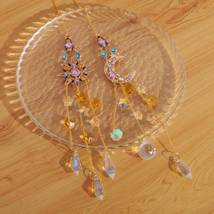 2Pcs Hanging Crystal Sun Catcher, Sun、Moon Star Crystal Prism Chain Rainbow Sun Catcher, Home Garden Windows Car Indoor Outdoor, Wedding Decoration (Sun + Moon Combination).