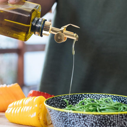 4 PCS Stainless Steel Pourers，Liquor Bottle Pourers Dispenser Spout Cover，Liquor Pour Spout With Cap，Suitable For Olive Oil Dispenser Oil Bottles (Gold).