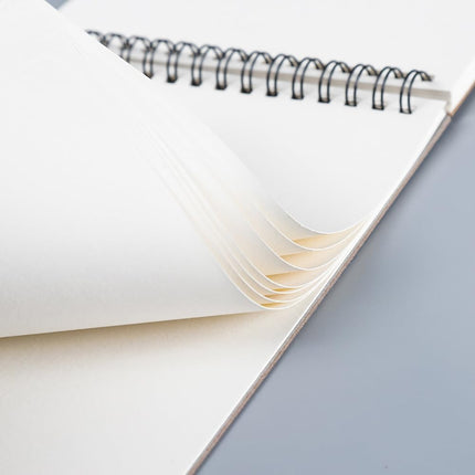 A4 sketchbook hardcover A4 spiral-bound sketchbook suitable for kids and adults 160 g/m² paper 60 pages (A4-1 pack).