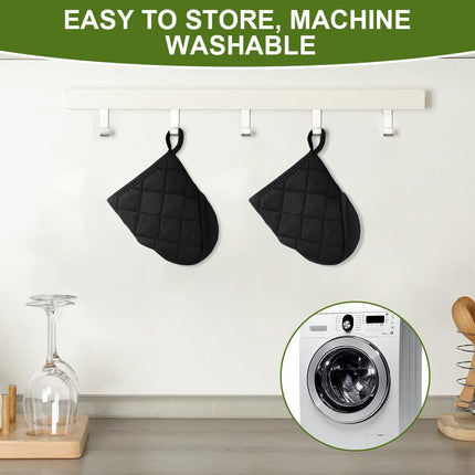1 pair of short oven mitts made of neoprene cotton - black - with non-slip surface and hanging loop - suitable for cooking, baking and grilling.
