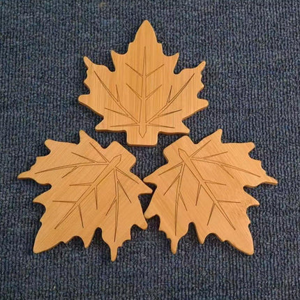 6 coasters in the shape of a maple leaf - heat-resistant and heat-insulating - suitable for dining tables, placemats, decoration, heat retention - also suitable for coasters, tableware and home refrigerators - tree-shaped design.