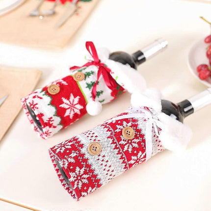 Wrap the knitted wine bottle sleeves with a faux fur collar for Christmas decorations.
