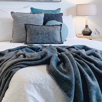 Chiswick Throw - Merino Wool/Cashmere - Charcoal.